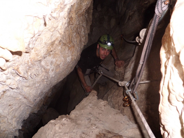 Asomado desde la grieta